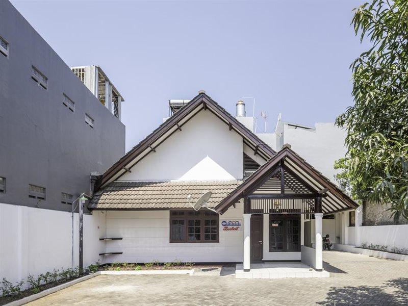 Oyo1568井里汶车站旅馆酒店 外观 照片