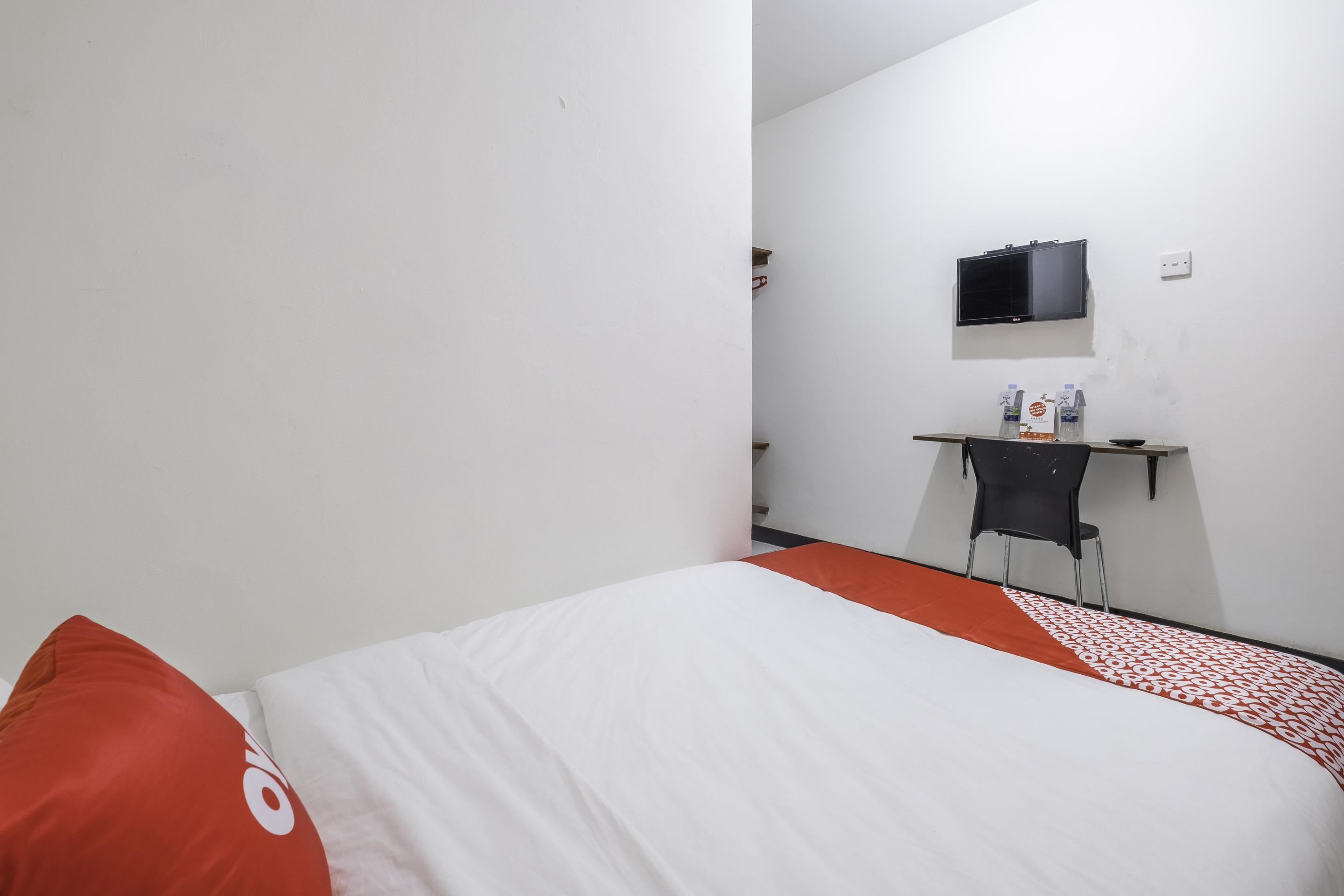 Oyo1568井里汶车站旅馆酒店 外观 照片