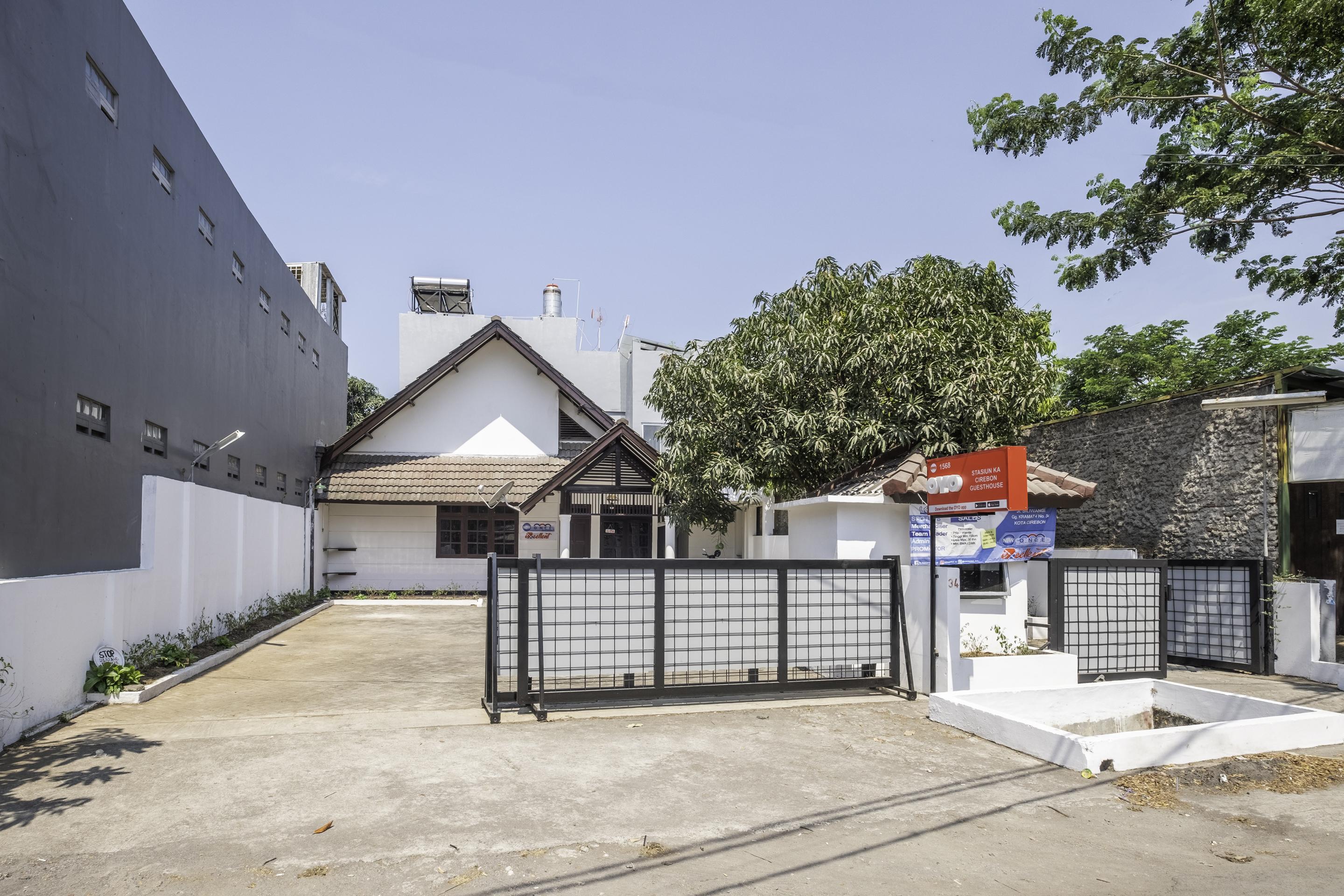 Oyo1568井里汶车站旅馆酒店 外观 照片